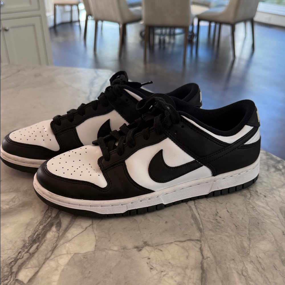 Nike Black and White Women's Sneakers